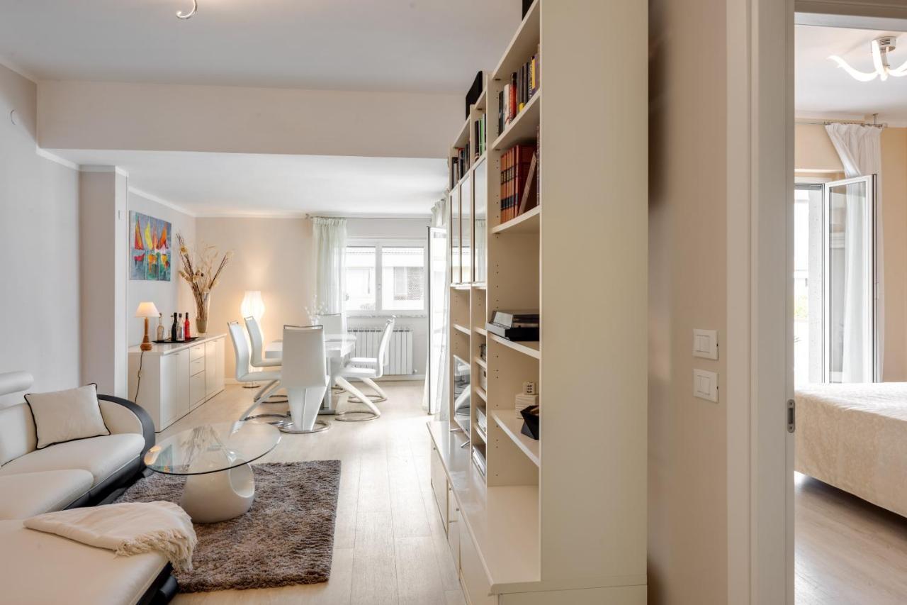 Luni Mare Bright Terrace Flat With Parking Apartment มาริเนลลา ดิ ซาร์ซานา ภายนอก รูปภาพ