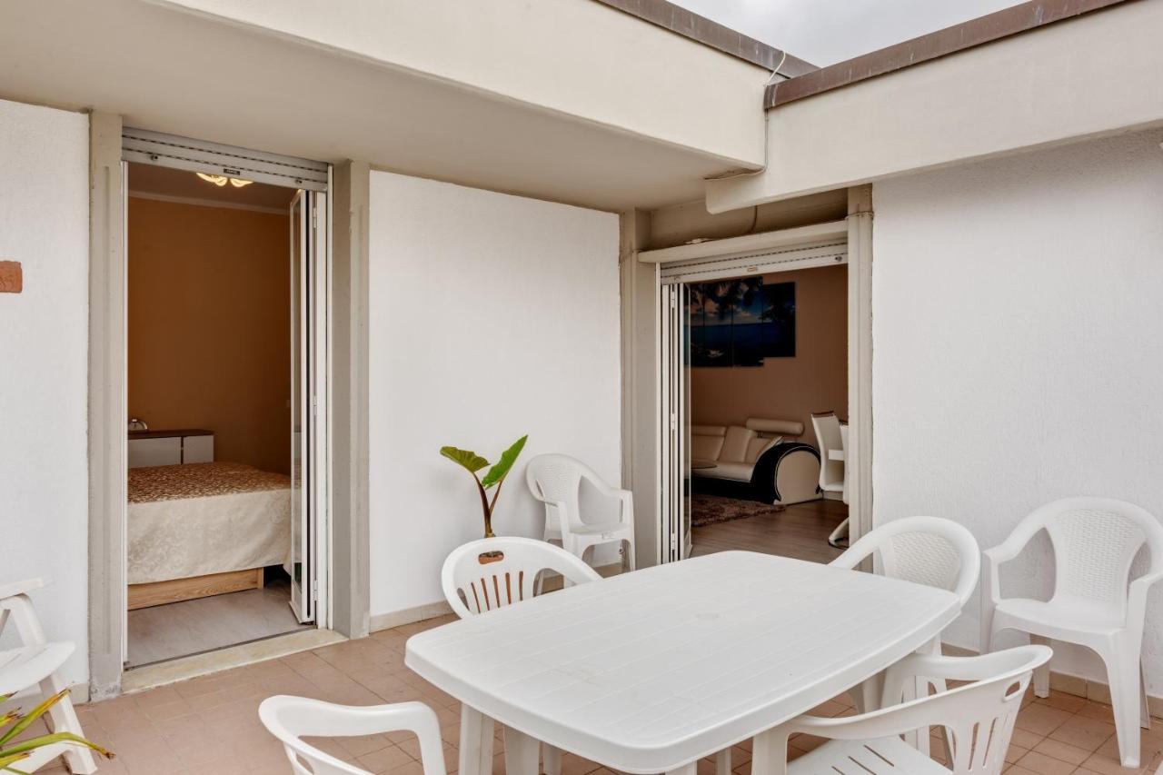 Luni Mare Bright Terrace Flat With Parking Apartment มาริเนลลา ดิ ซาร์ซานา ภายนอก รูปภาพ