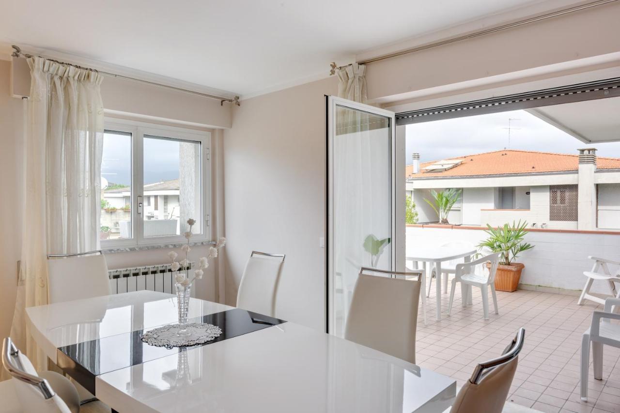 Luni Mare Bright Terrace Flat With Parking Apartment มาริเนลลา ดิ ซาร์ซานา ภายนอก รูปภาพ
